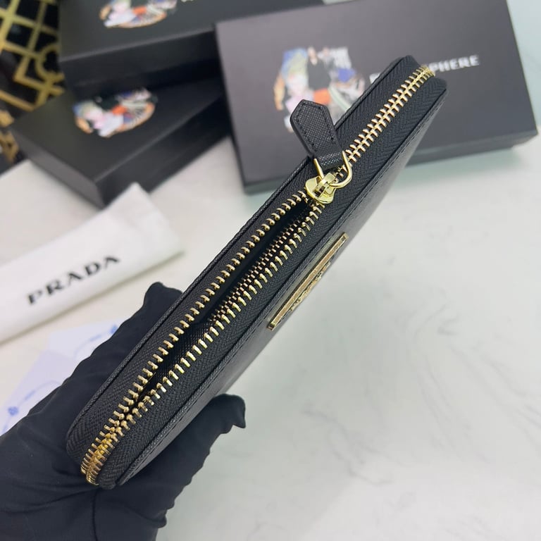 PR LARGE SAFFIANO TRIANGLE ZIP AROUND LONG WALLET BLACK 19CM 1ML506 QHH F0002