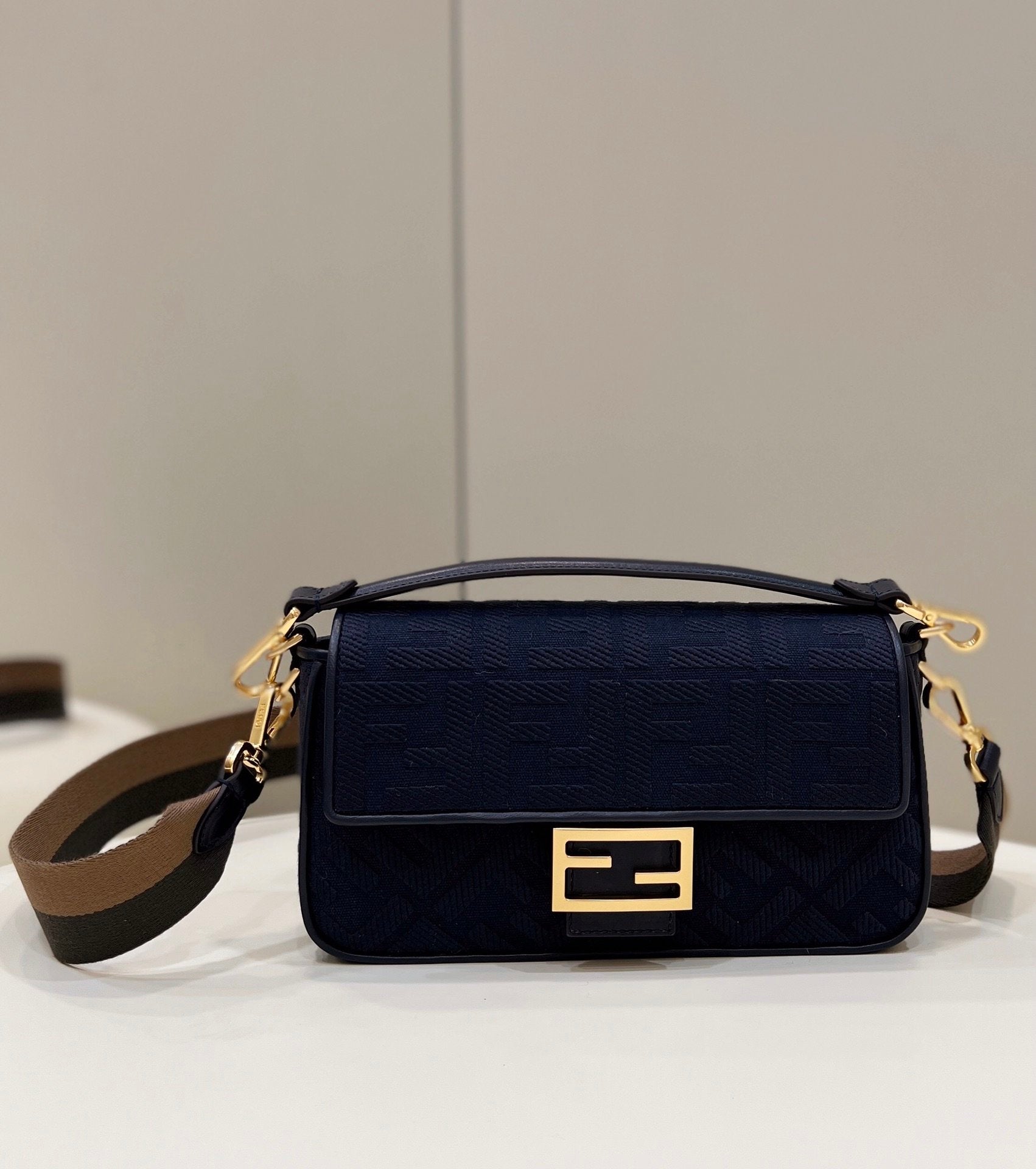 FI Baguette Dark Blue For Women, Women’s Handbags, Shoulder And Crossbody Bags, 10.6in/27cm FF 8BR600AC9OF19PO