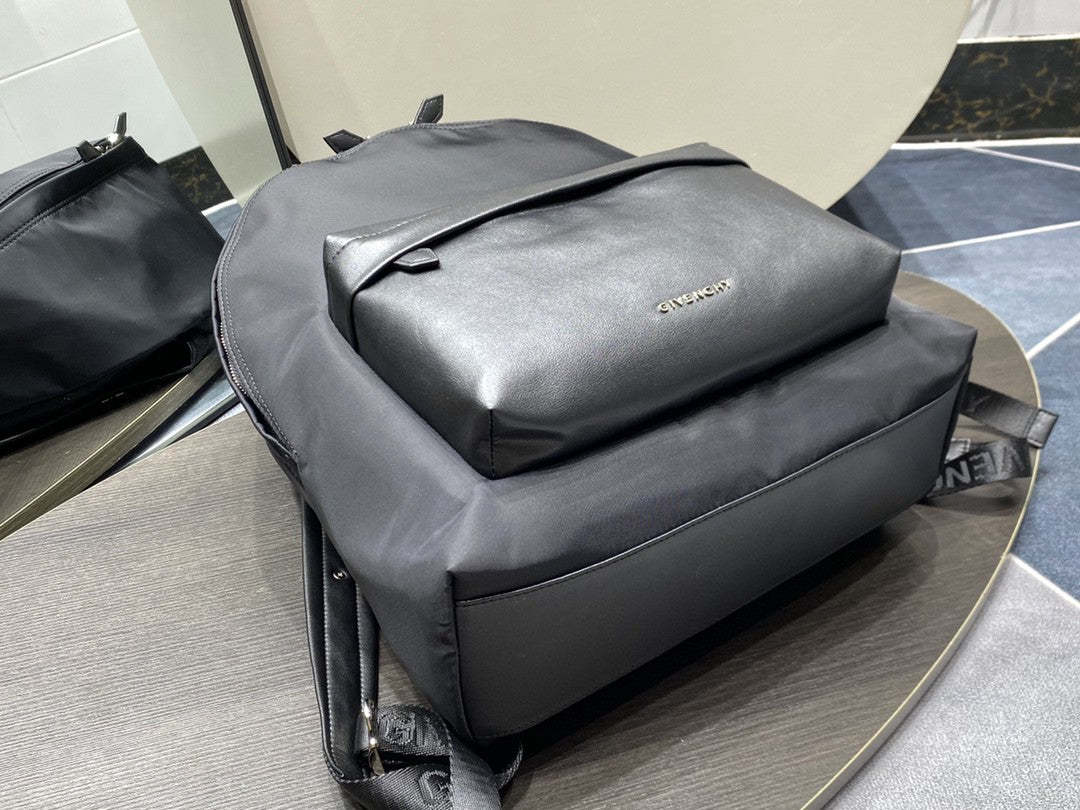 gv Essentiel U Backpack Black For Men, Men&#8217;s Backpacks 17in/43cm GVC
