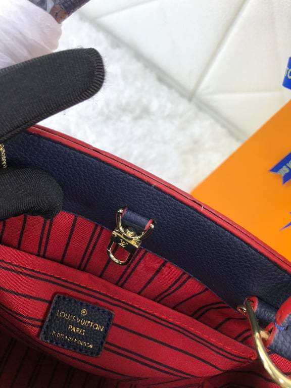 LUV MONTAIGNE MM NAVY BLUE M42746