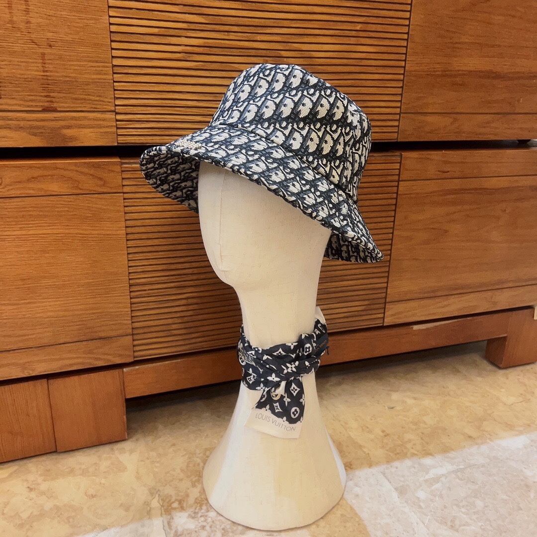 DOR OBLIQUE BUCKET HAT WITH DOR HARDWARE BLACK AND BEIGE