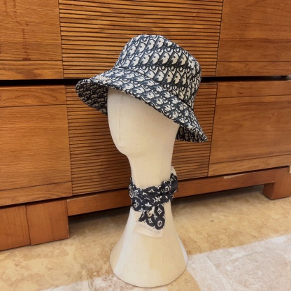 DOR OBLIQUE BUCKET HAT WITH DOR HARDWARE BLACK AND BEIGE