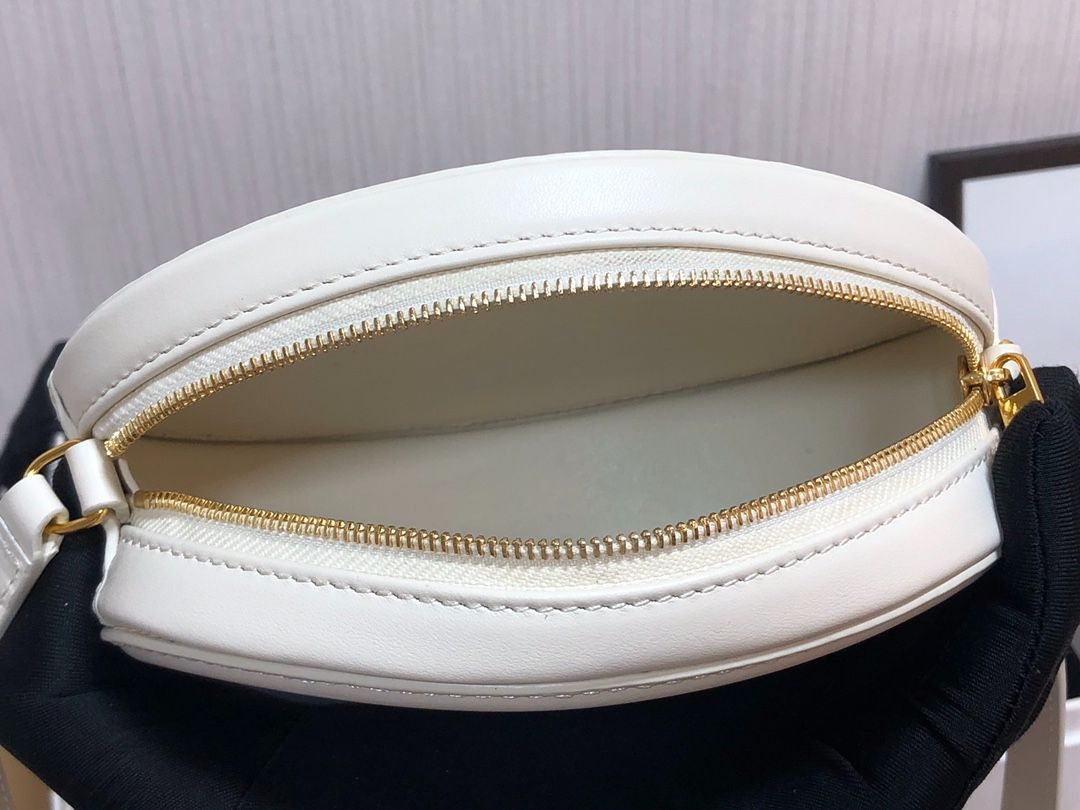 CE CROSSBODY OVAL PURSE CUIR TRIOMPHE IN SMOOTH CALFSKIN WHITE