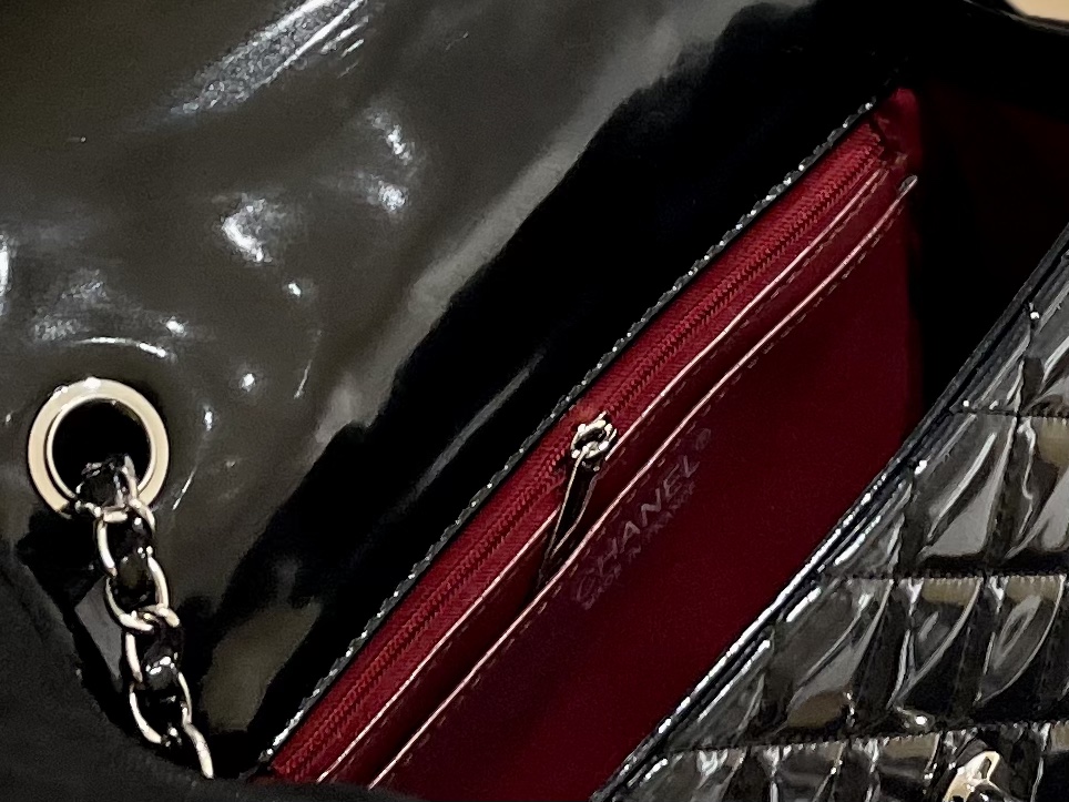 CC MINI RECTANGULAR FLAP BAG PATENT BLACK 18CM