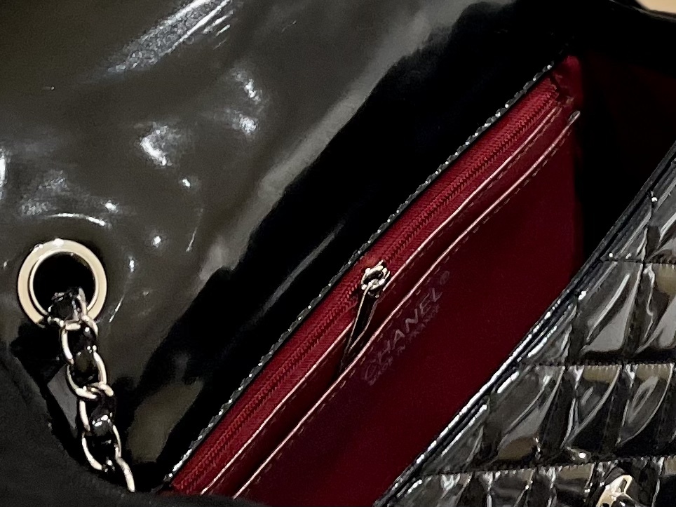 CC MINI RECTANGULAR FLAP BAG PATENT BLACK 18CM