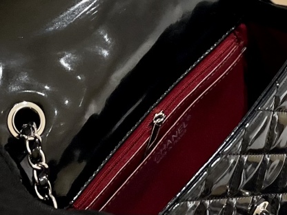 CC MINI RECTANGULAR FLAP BAG PATENT BLACK 18CM