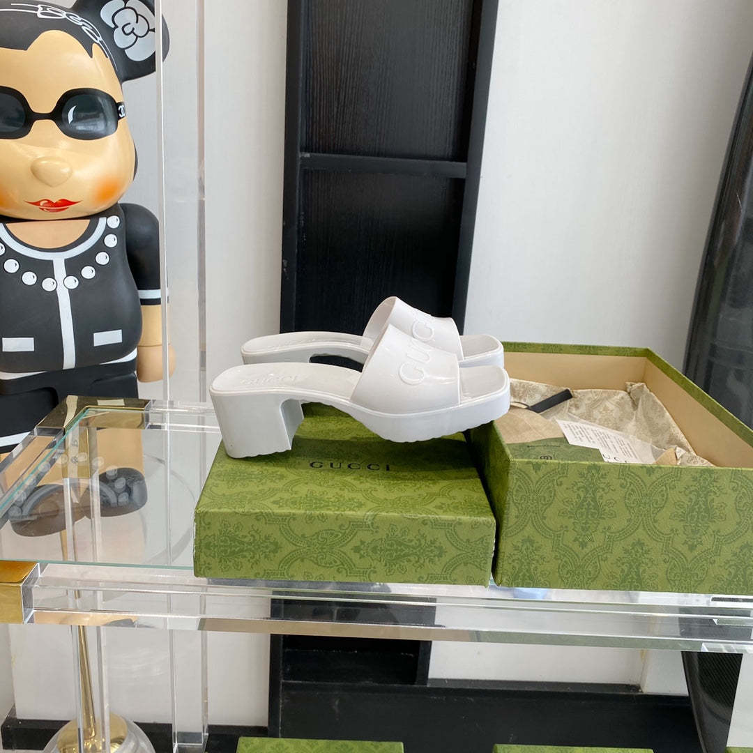 SANDAL GG WOMEN'S RUBBER SLIDE SANDAL WHITE 624730 J8700 9022