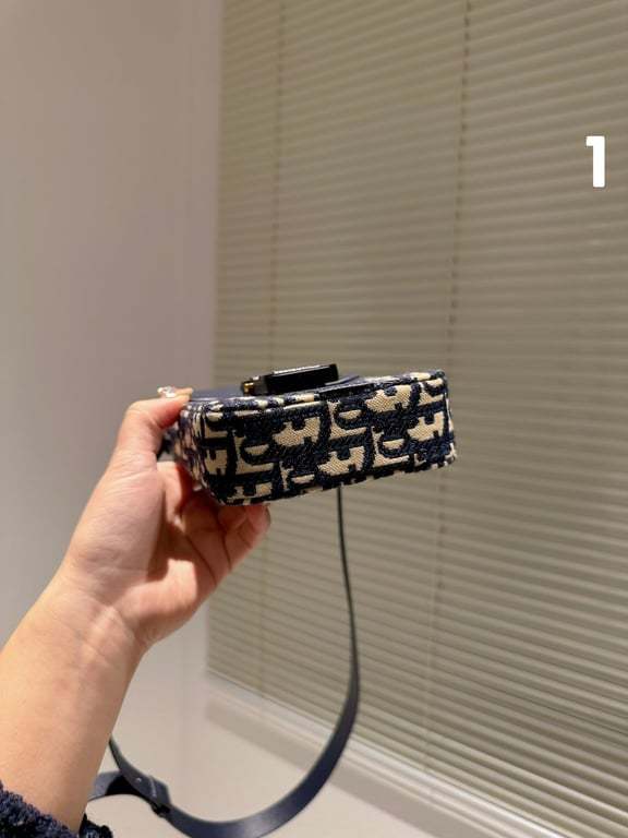 DIR SADDLE VERTICAL POUCH WITH STRAP OBLIQUE JACQUARD AND DARK BLUE GRAINED CALFSKIN 11CM HIGH QUALITY