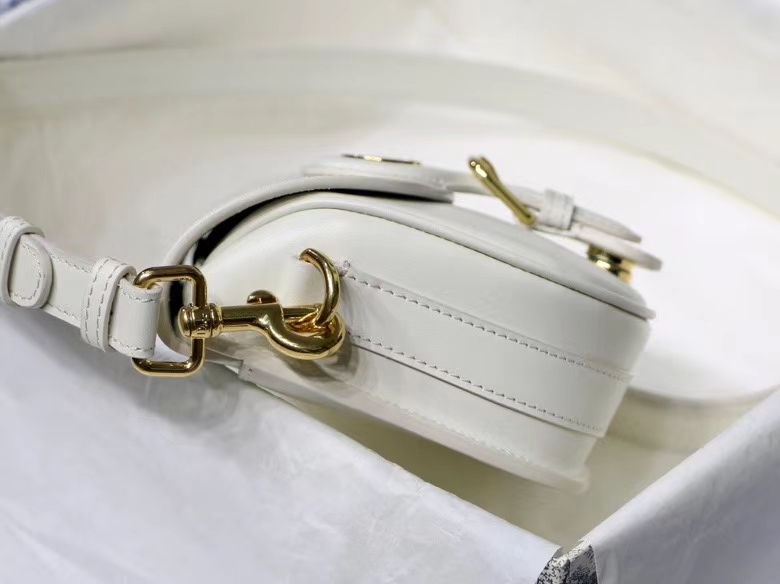 DOR MEDIUM BOBBY LATTE BOX CALFSKIN 22CM M9319UMOL M030