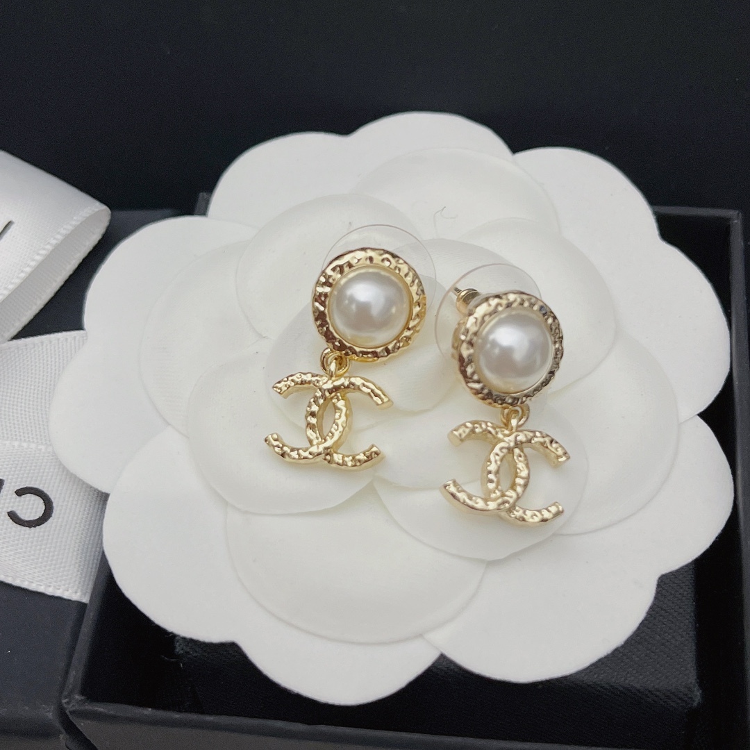 CC CC PEARL EARRINGS