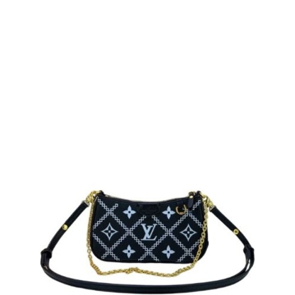 LUV EASY POUCH ON STRAP BLACK 19CM