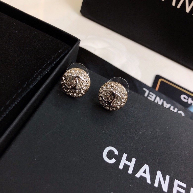 CC BUTTON EARRINGS