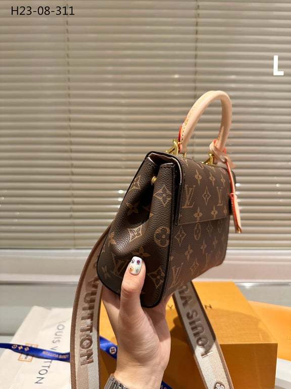 LUV CLUNY MINI MONOGRAM CANVAS 20CM M46055