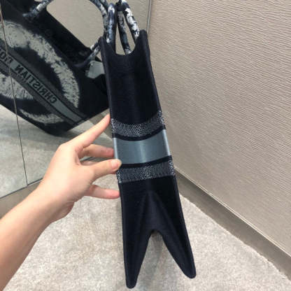 DI Large Book Tote Black For Women 16.5in/42cm CD M1286ZRIW