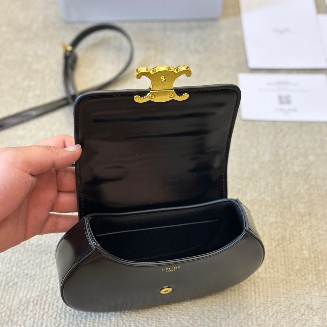 CE BESACE CLEA SQUARE FLAP BAG IN SHINY CALFSKIN BLACK 20CM