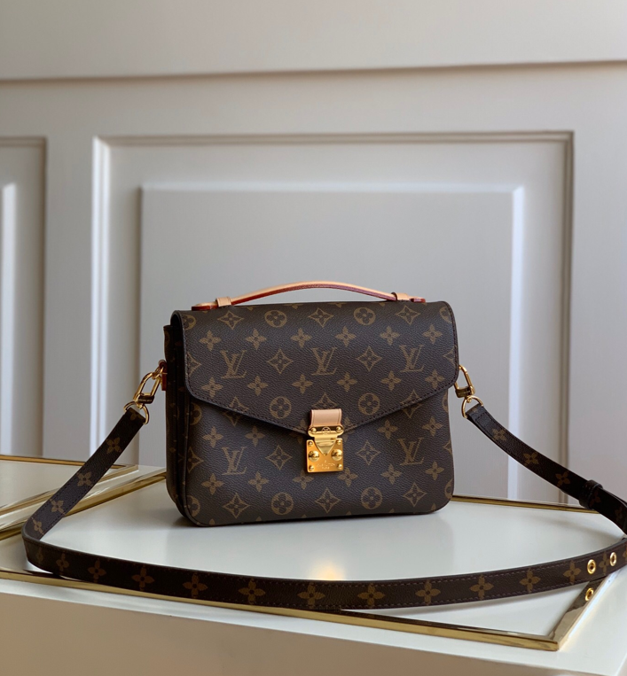 LUV MONOGRAM CANVAS POCHETTE METIS 25CM M44875