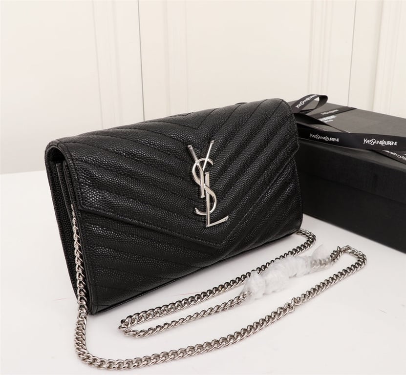 SAINT LAURENT CASSANDRE MATELASSE CHAIN WALLET IN GRAIN DE POUDRE EMBOSSED BLACK SILVER 22CM