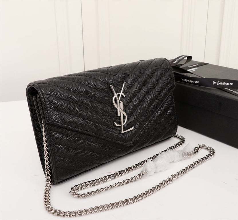 SAINT LAURENT CASSANDRE MATELASSE CHAIN WALLET IN GRAIN DE POUDRE EMBOSSED BLACK SILVER 22CM