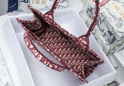 DIR LARGE BOOK TOTE OBLIQUE EMBROIDERY RED 42CM