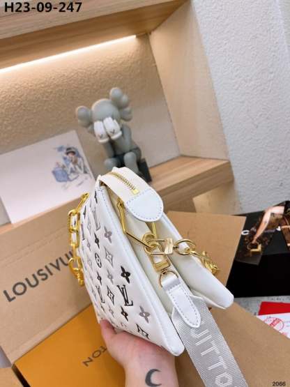 LUV BOLSO COUSSIN PM MONOGRAM WHITE 26CM