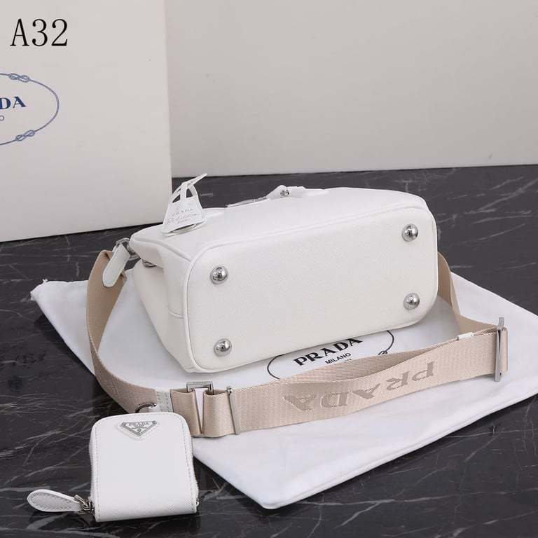PR 23CM SMALL WHITE LEATHER GALLERIA SAFFIANO BAG