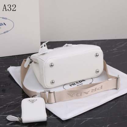 PR 23CM SMALL WHITE LEATHER GALLERIA SAFFIANO BAG
