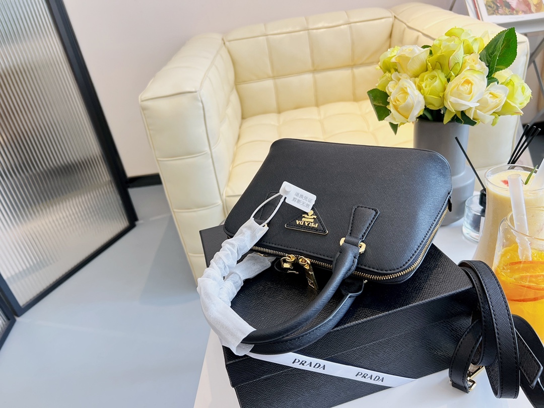 PR SMALL GALLERIA SAFFIANO LEATHER BAG BLACK 1BA896NZVF0002VOOO