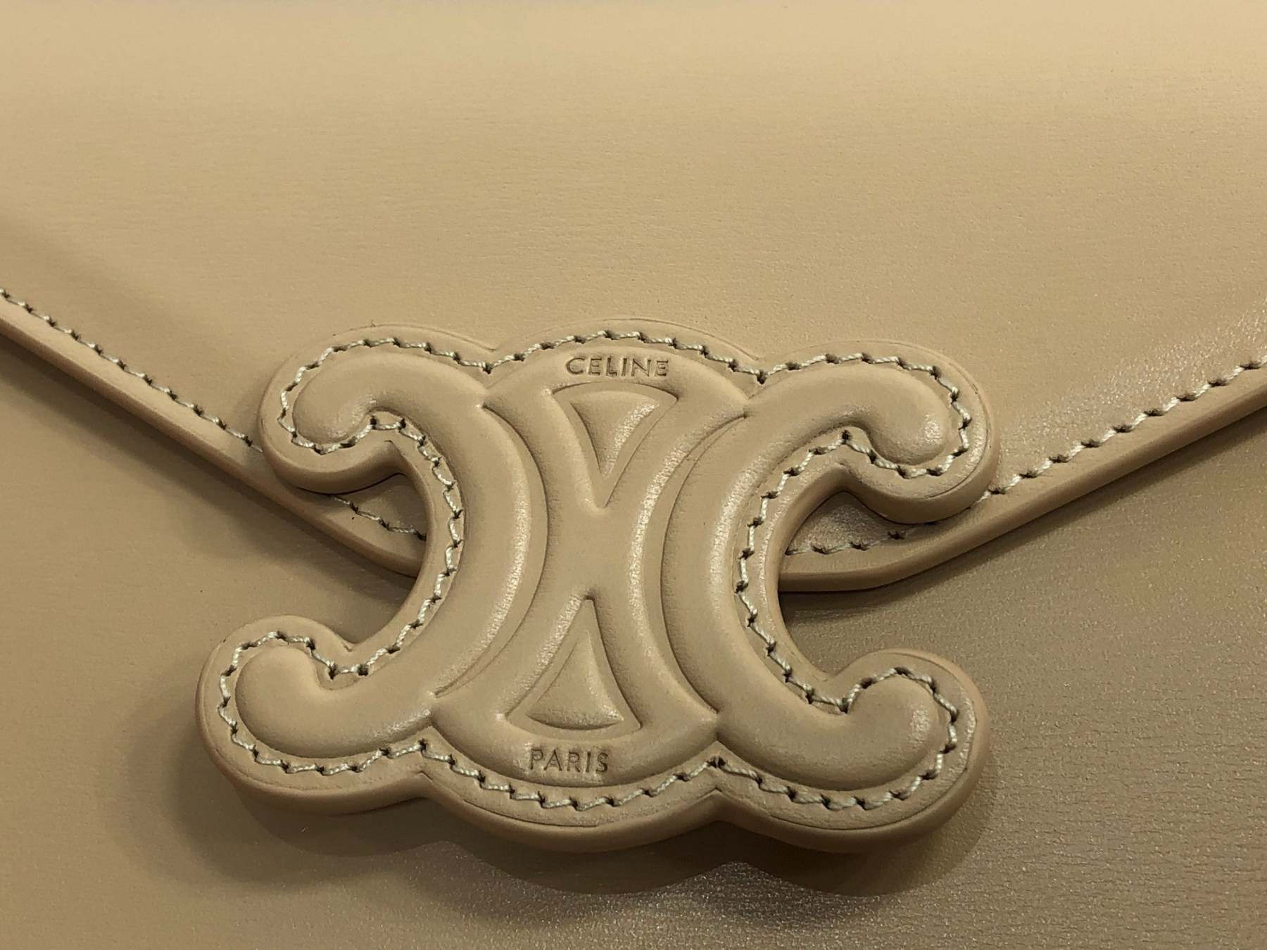 CE Wallet On Chain Triomphe Beige For Women 7in/19cm 