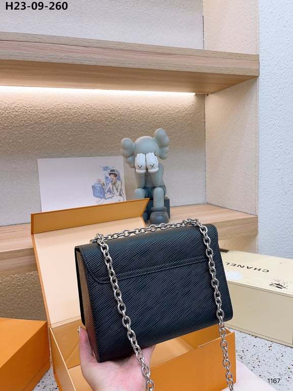 LUV TWIST MM BAG BLACK 23CM M21110