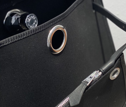 HM HERBAG ZIP 31 BAG PALLADIUM HARDWARE BLACK 31CM