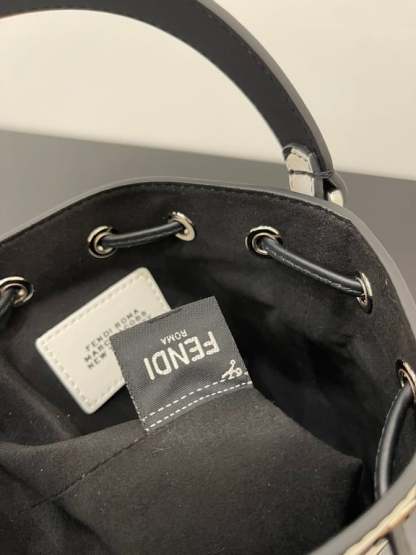 FD MON TRESOR BUCKET BAG BLACK WHITE 18CM