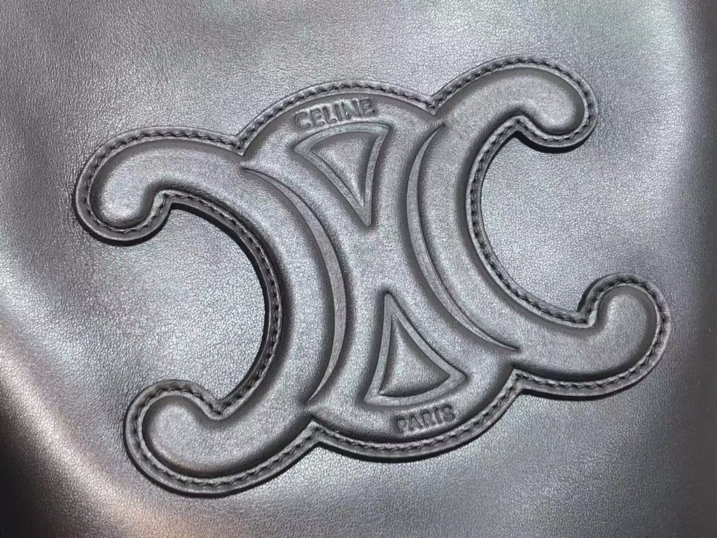 CE BLACK CUIR TRIOMPHE IN SMOOTH CALFSKIN BAG BUCKET