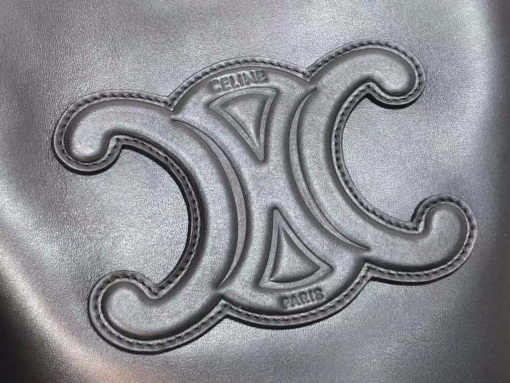 CE BLACK CUIR TRIOMPHE IN SMOOTH CALFSKIN BAG BUCKET