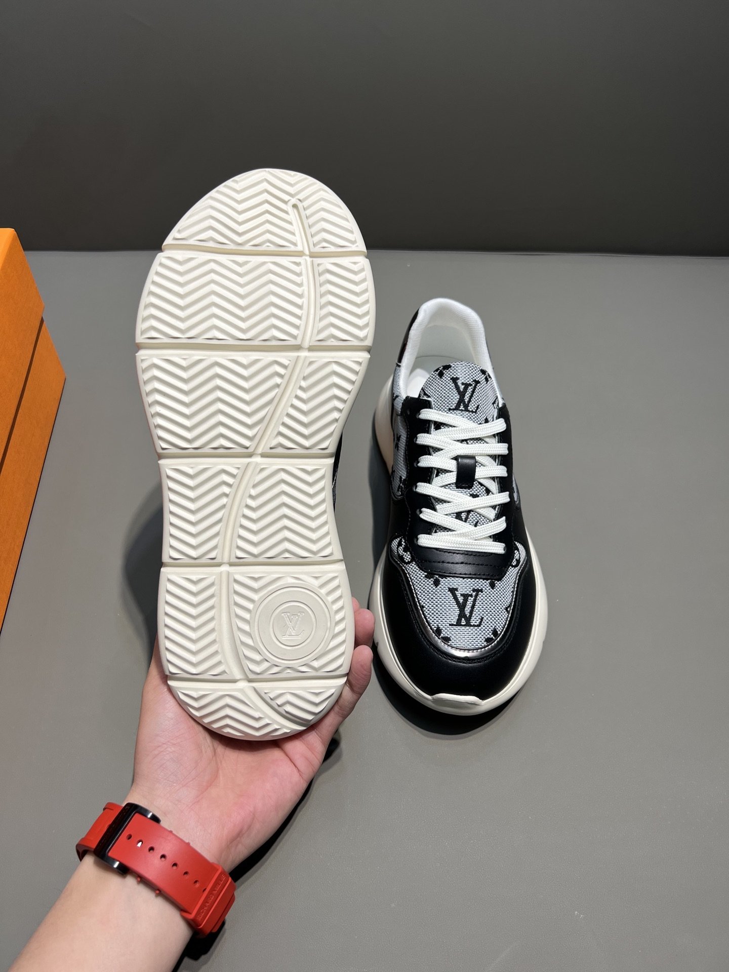 LUV RUN AWAY SNEAKER IRIDESCENT TEXTILE BLACK