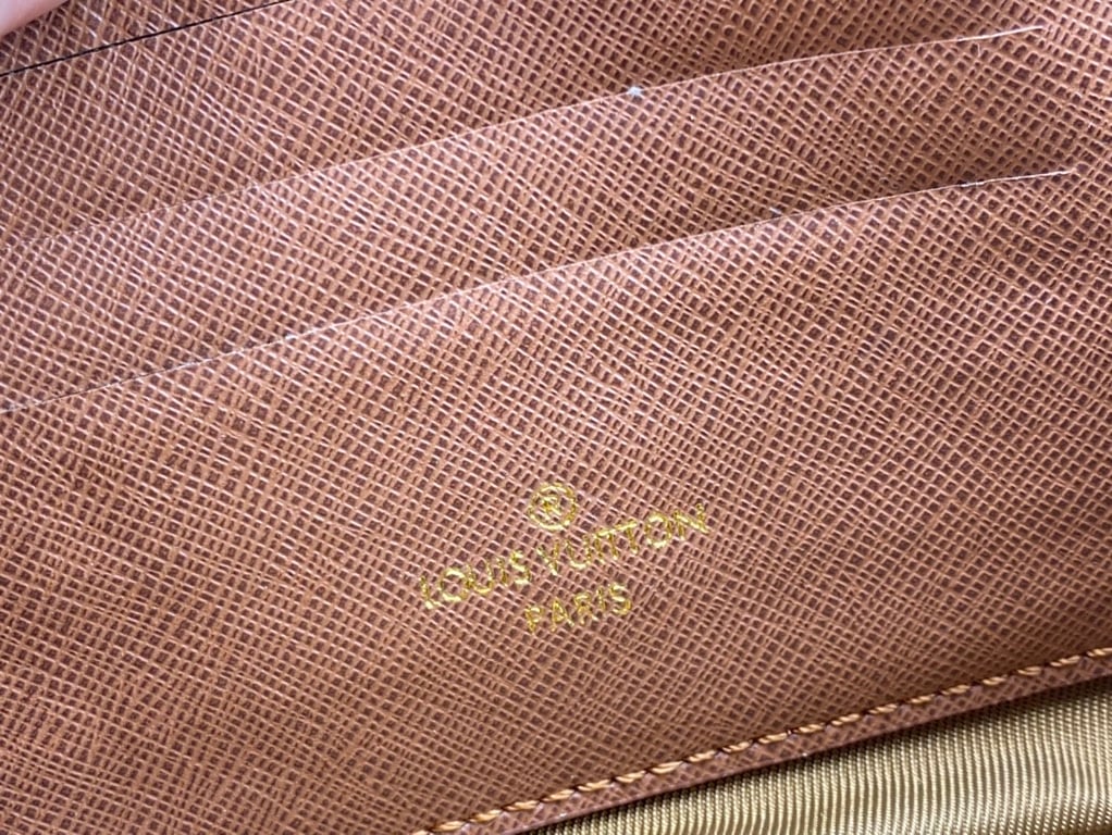 LUV WALLET ON CHAIN IVY BEIGE