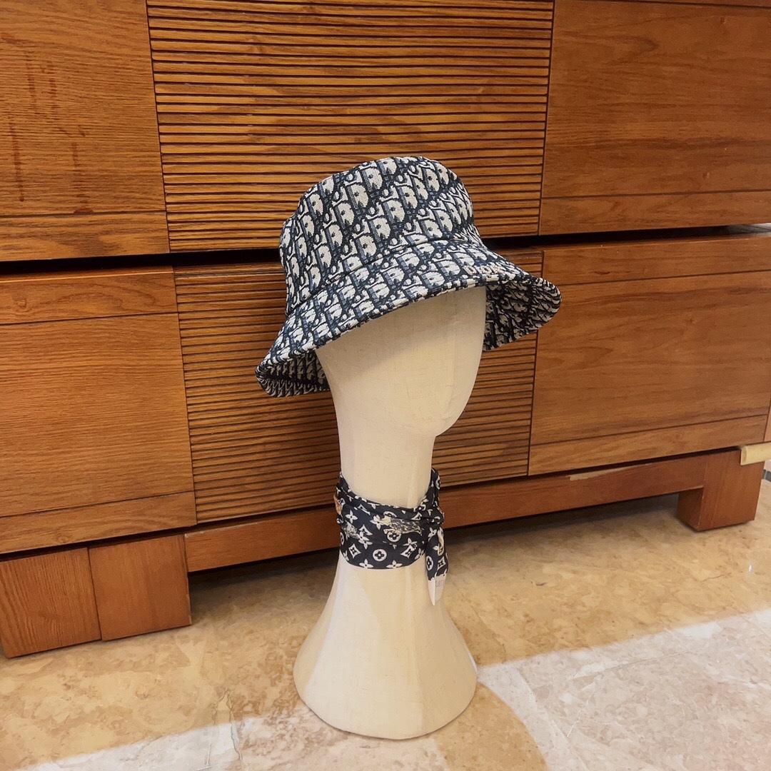 DOR OBLIQUE BUCKET HAT WITH DOR HARDWARE BLACK AND BEIGE