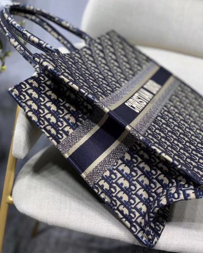 DOR LARGE BOOK TOTE  BLUE DOR OBLIQUE EMBROIDERY 42CM M1286ZRIW M928