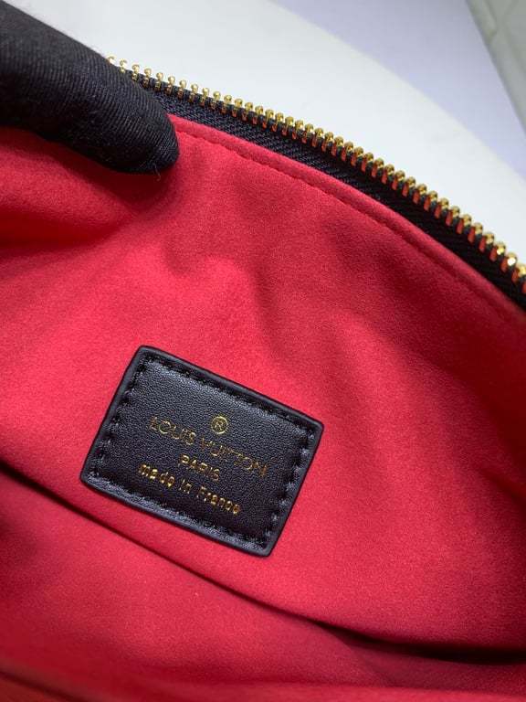 LUV COUSSIN BB BLACK 22CM