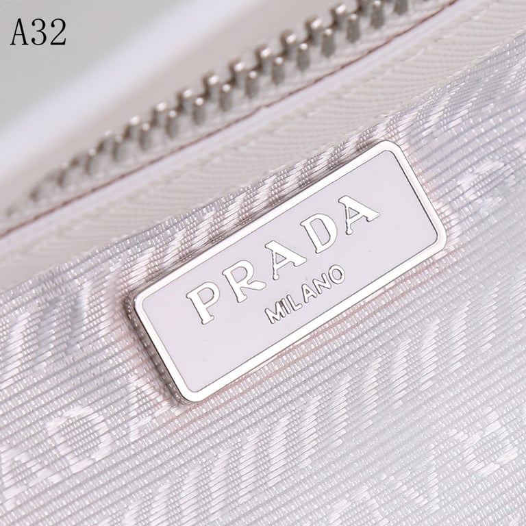 PR 23CM SMALL WHITE LEATHER GALLERIA SAFFIANO BAG