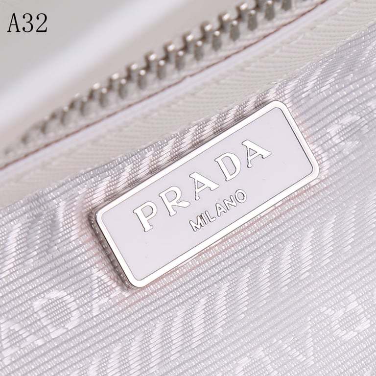 PR 23CM SMALL WHITE LEATHER GALLERIA SAFFIANO BAG