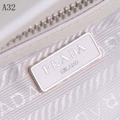 PR 23CM SMALL WHITE LEATHER GALLERIA SAFFIANO BAG