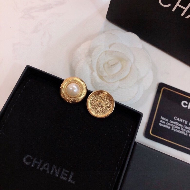 CC BUTTON GOLD EARRINGS