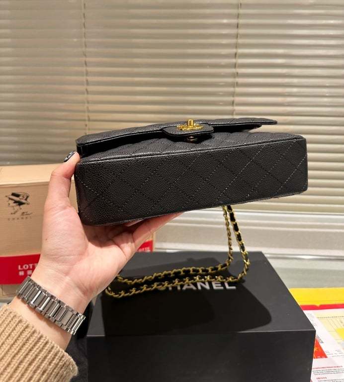 CHL MEDIUM CLASSIC FLAP BAG GOLD HARDWARE BLACK 26CM