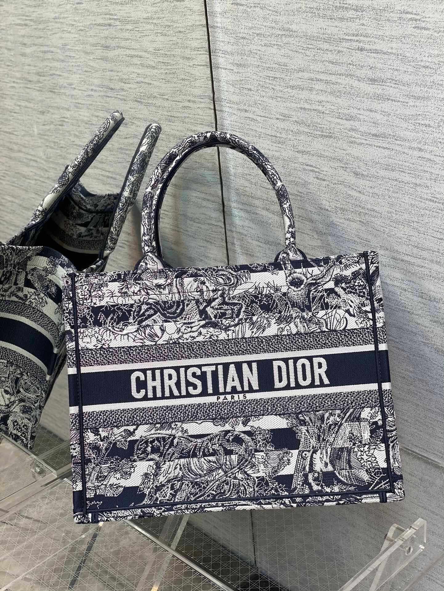 DOR MEDIUM BOOK TOTE NAVY BLUE TOILE DE JOUY STRIPES EMBROIDERY 36CM M1296ZRLP M928