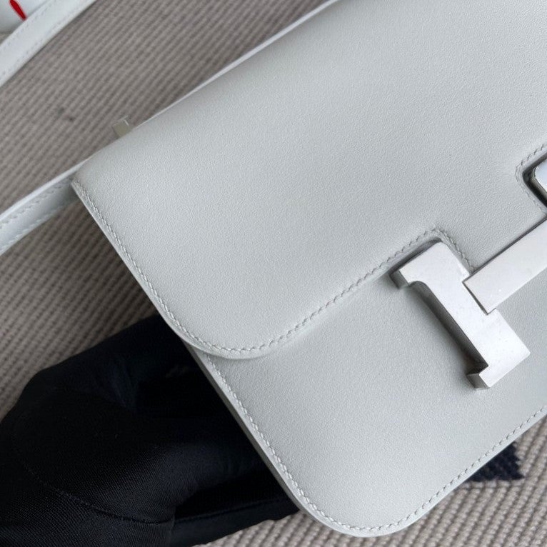 HM CONSTANCE SWIFT WHITE SILVER HARDWARE 18CM