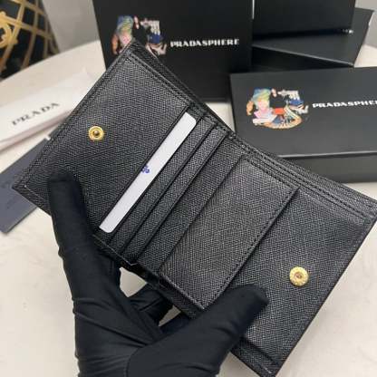 PR SMALL SAFFIANO LUX LEATHER FLAP CONTINENTAL TRIANGLE BLACK WALLET 10CM