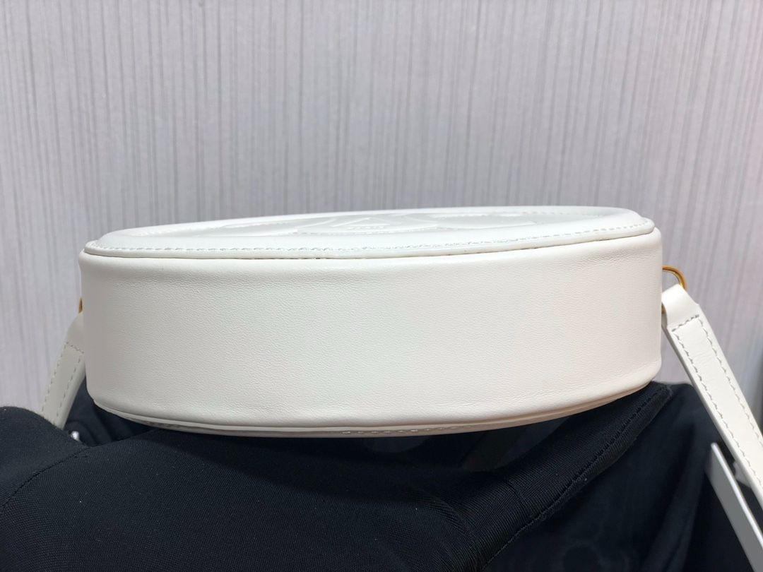 CE CROSSBODY OVAL PURSE CUIR TRIOMPHE IN SMOOTH CALFSKIN WHITE