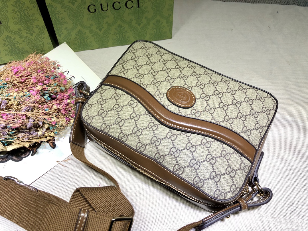 GG MESSENGER BAG WITH INTERLOCKING G 25.5 CM 675891 92THG 8563