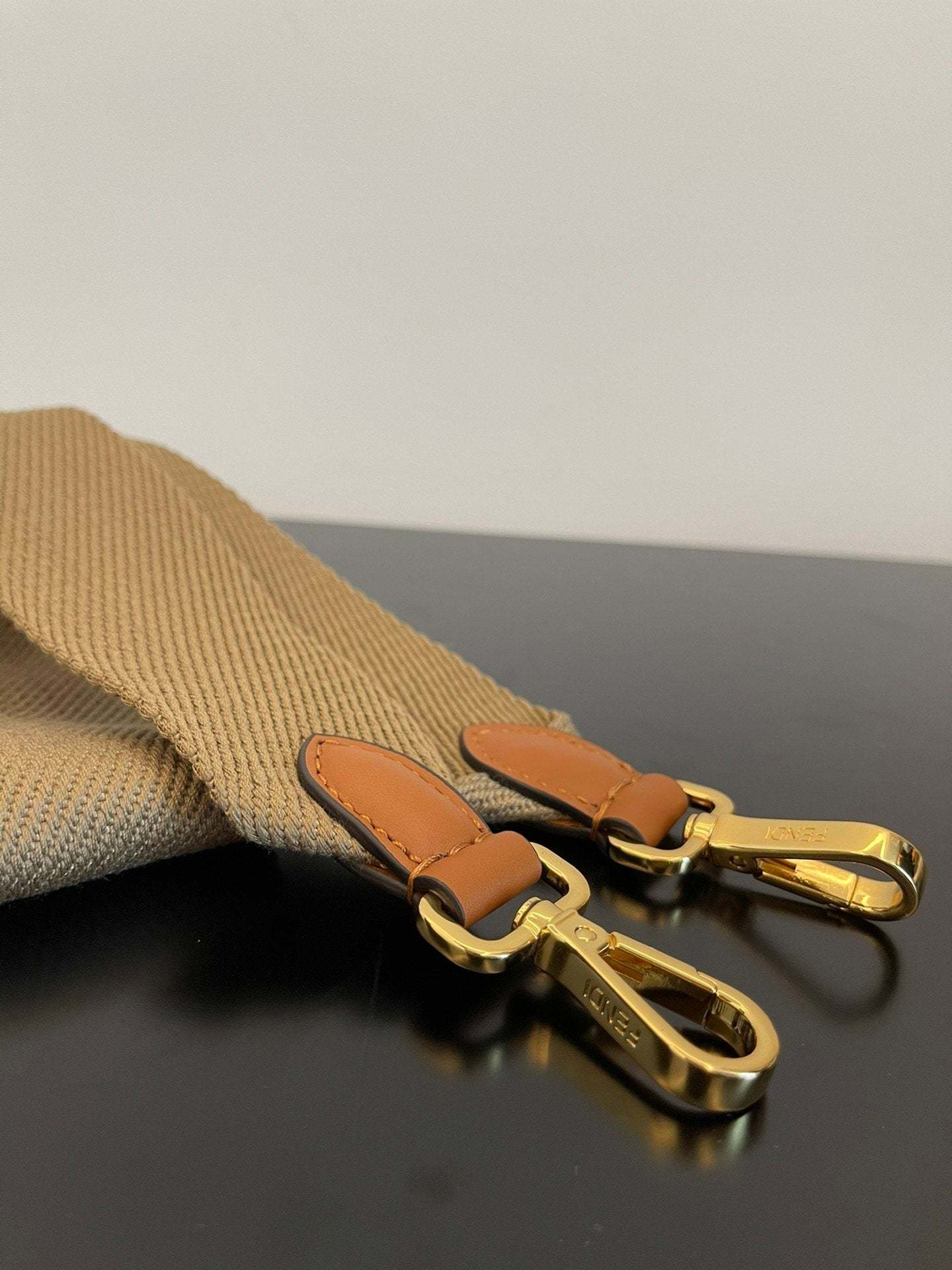 FI Sunshine Medium Tote Bag Light Grey Canvas For Women, Women’s Bags, Shoulder Bags 13.8in/35cm FF 8BH386