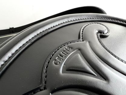 CE CROSSBODY OVAL PURSE CUIR TRIOMPHE IN SMOOTH CALFSKIN BLACK 10I703DPQ38NO